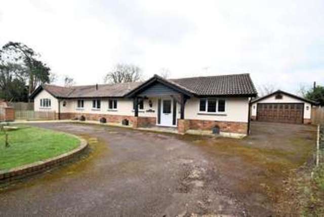  Image of 4 bedroom Detached house for sale in Brookfield Close Wallingford OX10 at Brookfield Close  Wallingford, OX10 9EQ