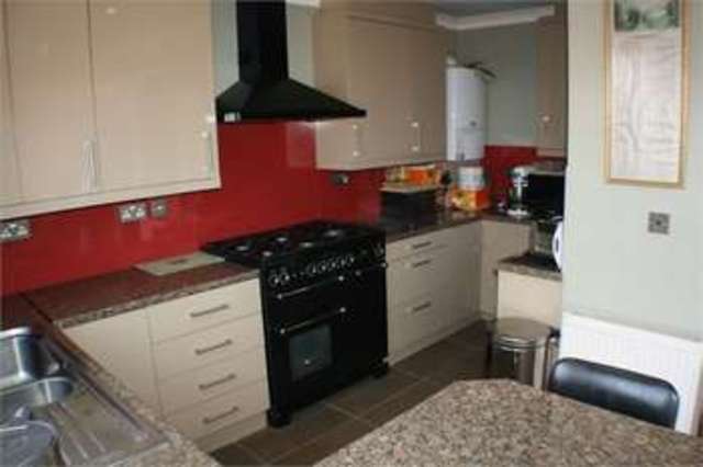  Image of 4 bedroom Semi-Detached house for sale in Broomgrove Gardens Edgware HA8 at EDGWARE EDGWARE, HA8 5RN