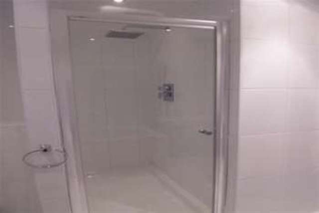  Image of 2 bedroom Flat to rent in Cedar Close Buckhurst Hill IG9 at Buckhurst Hill, IG9 6EJ