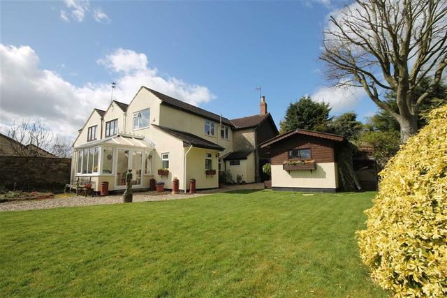  Image of 4 bedroom Property for sale in Buryfield Lydiard Millicent Swindon SN5 at Buryfield Lydiard Millicent Lydiard Millicent, SN5 3NF