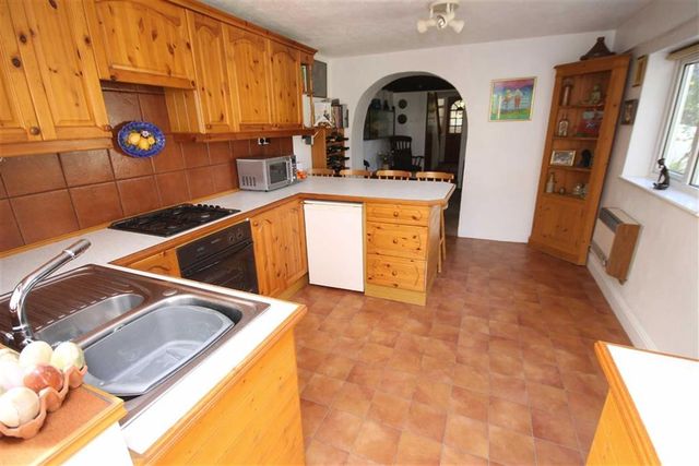  Image of 4 bedroom Property for sale in Buryfield Lydiard Millicent Swindon SN5 at Buryfield Lydiard Millicent Lydiard Millicent, SN5 3NF