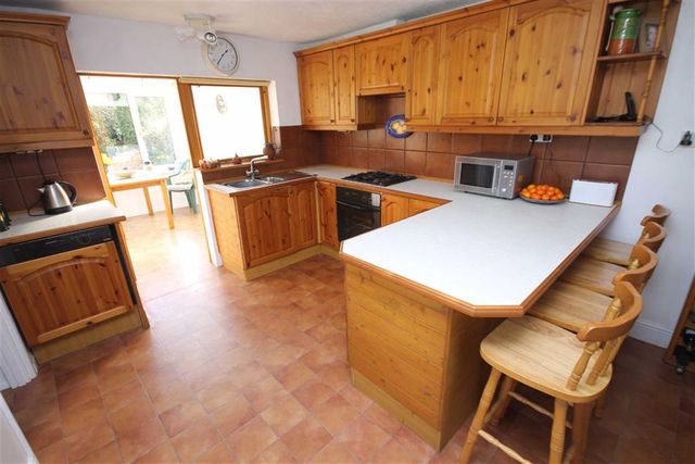  Image of 4 bedroom Property for sale in Buryfield Lydiard Millicent Swindon SN5 at Buryfield Lydiard Millicent Lydiard Millicent, SN5 3NF