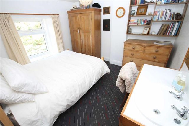  Image of 4 bedroom Property for sale in Buryfield Lydiard Millicent Swindon SN5 at Buryfield Lydiard Millicent Lydiard Millicent, SN5 3NF