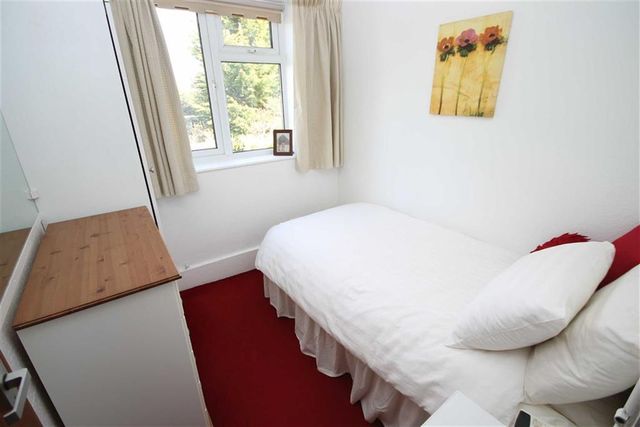  Image of 4 bedroom Property for sale in Buryfield Lydiard Millicent Swindon SN5 at Buryfield Lydiard Millicent Lydiard Millicent, SN5 3NF