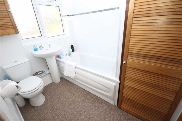  Image of 4 bedroom Property for sale in Buryfield Lydiard Millicent Swindon SN5 at Buryfield Lydiard Millicent Lydiard Millicent, SN5 3NF