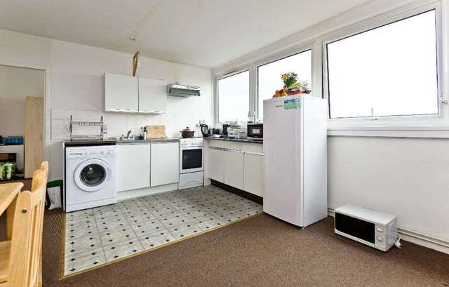  Image of 3 bedroom Flat to rent in Castle Mead Camberwell Road London SE5 at Castlemead Camberwell London, SE5 0EB