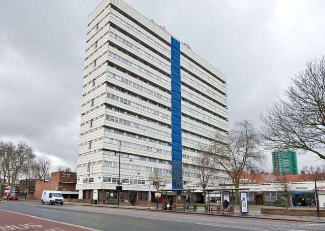  Image of 3 bedroom Flat to rent in Castle Mead Camberwell Road London SE5 at Castlemead Camberwell London, SE5 0EB