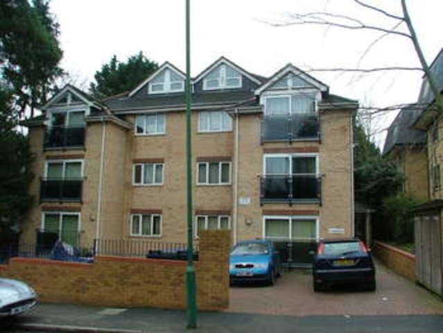 Image of 2 bedroom Flat to rent in Cambridge Road Westbourne Bournemouth BH2 at Cambridge Road  Bournemouth, BH2 6AG
