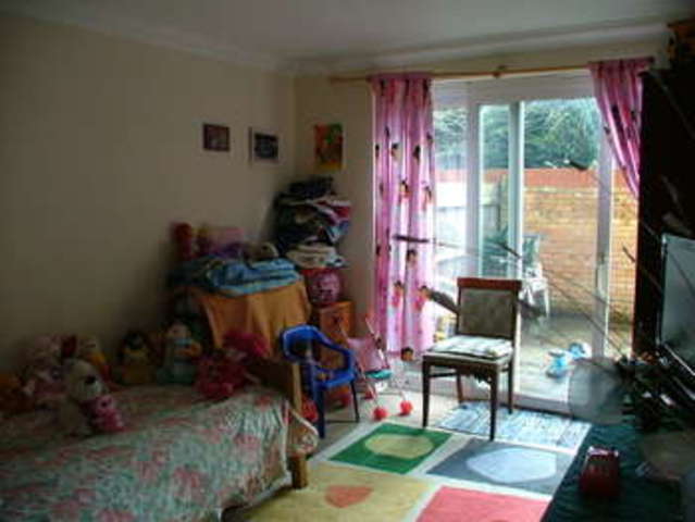  Image of 2 bedroom Flat to rent in Cambridge Road Westbourne Bournemouth BH2 at Cambridge Road  Bournemouth, BH2 6AG