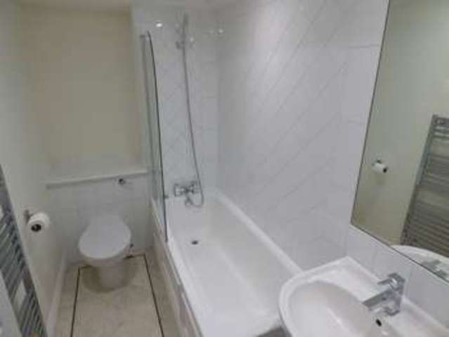  Image of 2 bedroom Apartment to rent in Cambridge Road Twickenham TW1 at Cambridge Road  Richmond, TW1 2TX