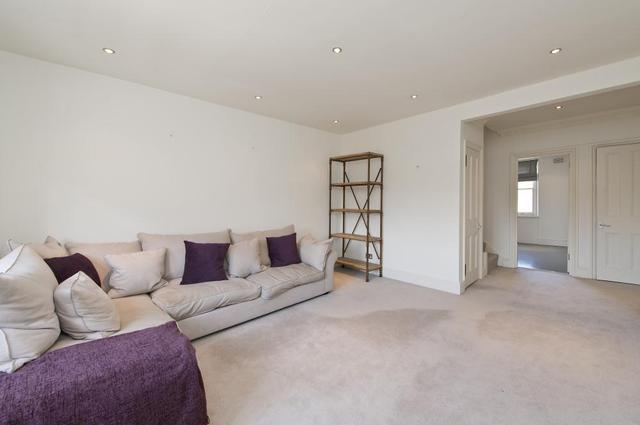  Image of 2 bedroom Flat for sale in Campden Hill Gardens London W8 at Campden Hill Gardens  London, W8 7AX