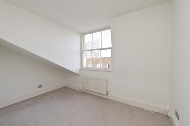  Image of 2 bedroom Flat for sale in Campden Hill Gardens London W8 at Campden Hill Gardens  London, W8 7AX