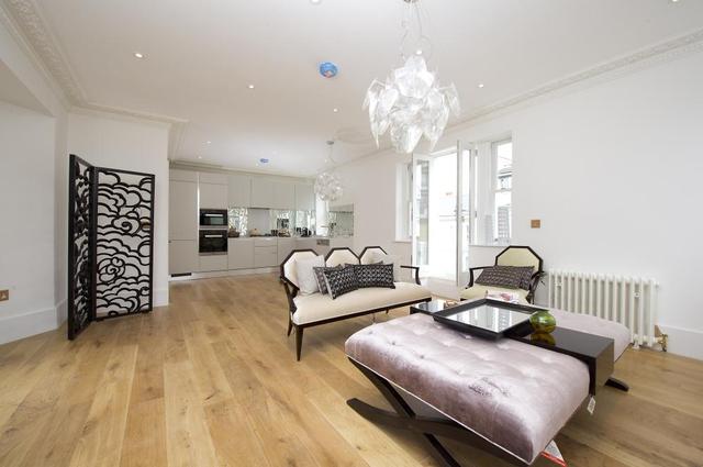  Image of 3 bedroom Flat for sale in Campden Hill Gardens London W8 at Campden Hill Gardens  London, W8 7AZ