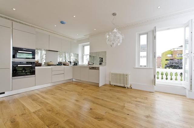  Image of 3 bedroom Flat for sale in Campden Hill Gardens London W8 at Campden Hill Gardens  London, W8 7AZ