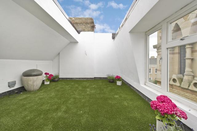  Image of 3 bedroom Flat for sale in Campden Hill Gardens London W8 at Campden Hill Gardens  London, W8 7AZ