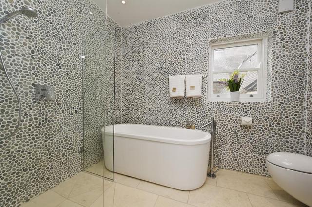 Image of 3 bedroom Flat for sale in Campden Hill Gardens London W8 at Campden Hill Gardens  London, W8 7AZ