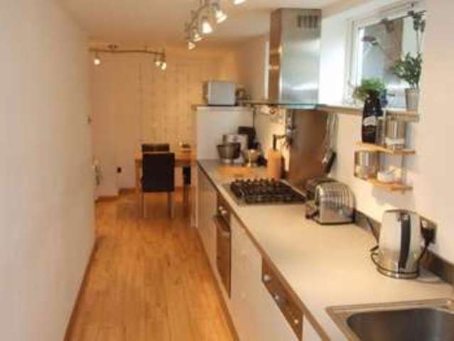  Image of 2 bedroom Apartment to rent in Castle Crescent Reading RG1 at Reading Berkshire Reading, RG1 6AQ
