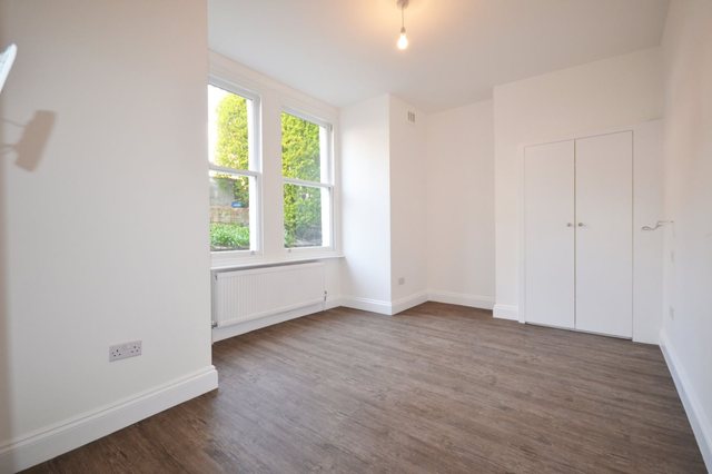  Image of 1 bedroom Flat to rent in Castlewood Road London N16 at Castlewood Road  Stamford Hill, N16 6DW