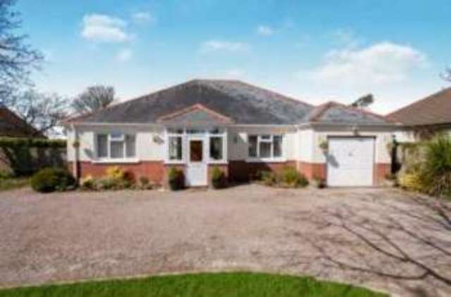  Image of 3 bedroom Bungalow for sale in Glamorgan Road Catherington Waterlooville PO8 at Catherington Hampshire Clanfield, PO8 0TS
