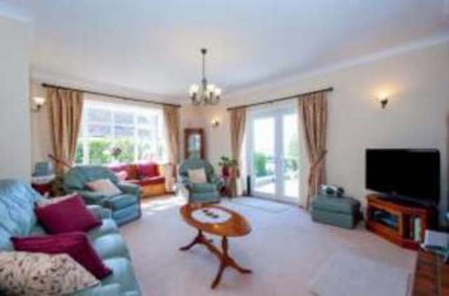  Image of 3 bedroom Bungalow for sale in Glamorgan Road Catherington Waterlooville PO8 at Catherington Hampshire Clanfield, PO8 0TS