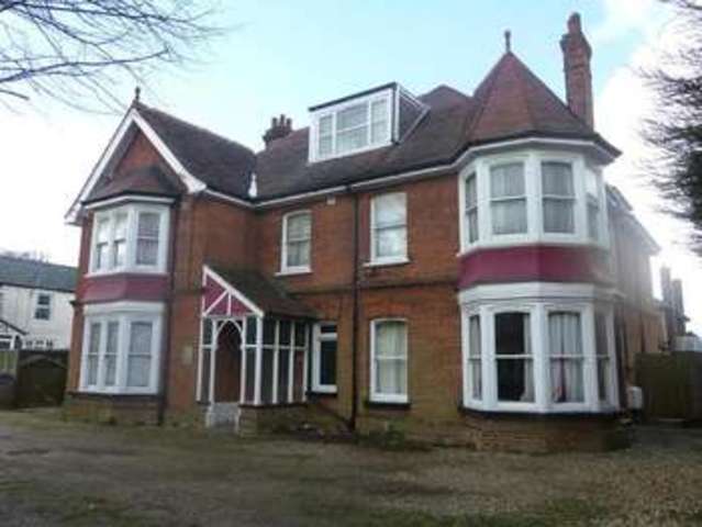  Image of 2 bedroom Flat to rent in Cauldwell Hall Road Ipswich IP4 at Ipswich, IP4 5AN