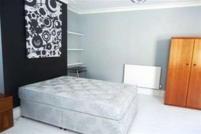  Image of 4 bedroom Detached house to rent in Cecil Avenue Plymouth PL4 at Plymouth, PL4 8SG