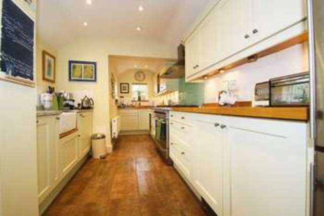  Image of 4 bedroom Detached house for sale in Park Street Thame OX9 at 84 Park Street  Thame, OX9 3HX