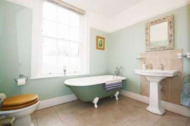  Image of 4 bedroom Detached house for sale in Park Street Thame OX9 at 84 Park Street  Thame, OX9 3HX