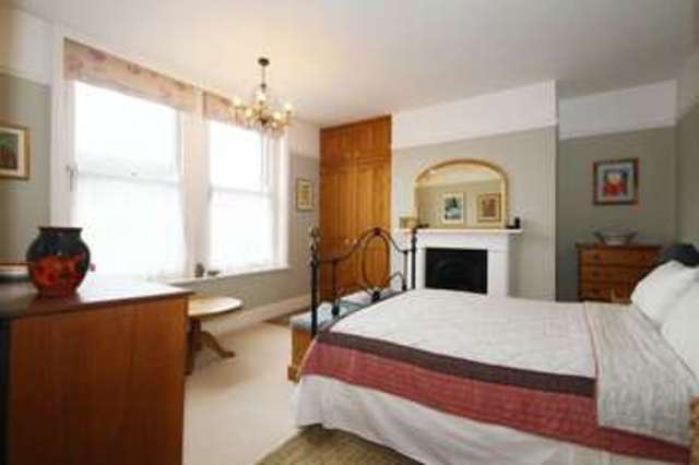 Image of 4 bedroom Detached house for sale in Park Street Thame OX9 at 84 Park Street  Thame, OX9 3HX