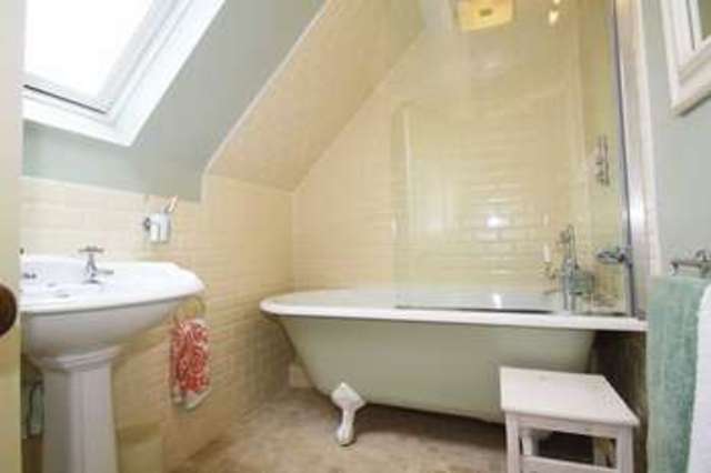  Image of 4 bedroom Detached house for sale in Park Street Thame OX9 at 84 Park Street  Thame, OX9 3HX