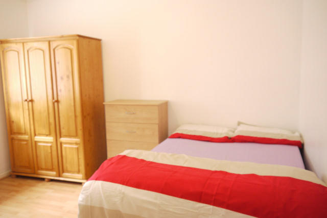  Image of 6 bedroom Semi-Detached house to rent in Winkworth Cottages Cephas Street London E1 at London, E1 4JF
