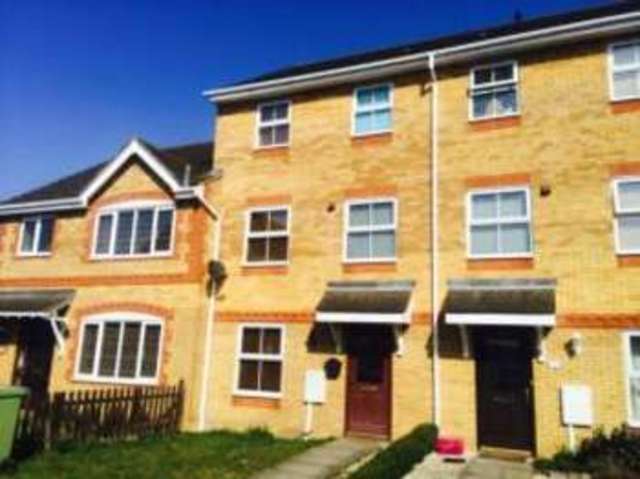  Image of 4 bedroom Detached house for sale in Cheshire Rise Bletchley Milton Keynes MK3 at Bletchley Milton Keynes Bletchley, MK3 7WE