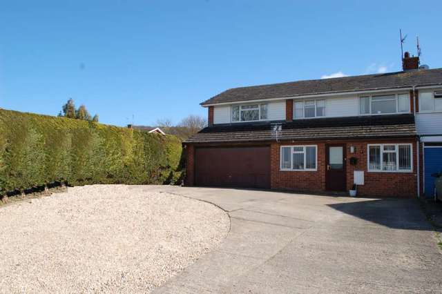  Image of 4 bedroom End of Terrace for sale in Oak End Way Chinnor OX39 at Oak End Way  Chinnor, OX39 4JJ