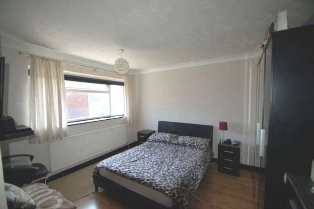  Image of 4 bedroom End of Terrace for sale in Oak End Way Chinnor OX39 at Oak End Way  Chinnor, OX39 4JJ