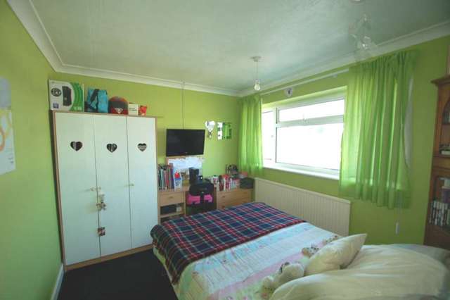  Image of 4 bedroom End of Terrace for sale in Oak End Way Chinnor OX39 at Oak End Way  Chinnor, OX39 4JJ
