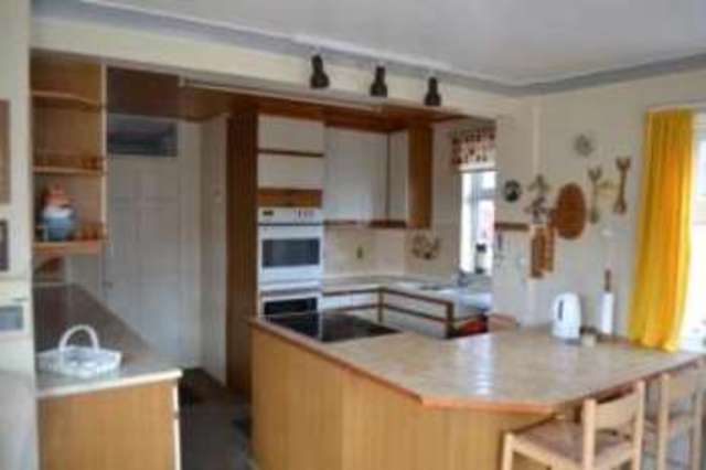  Image of 2 bedroom Bungalow for sale in St. Johns Road Clacton-on-Sea CO16 at Clacton-on-Sea Essex Little Clacton, CO16 8DE