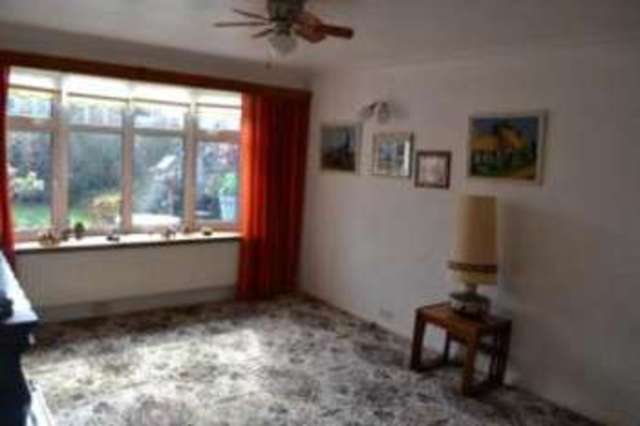  Image of 2 bedroom Bungalow for sale in St. Johns Road Clacton-on-Sea CO16 at Clacton-on-Sea Essex Little Clacton, CO16 8DE