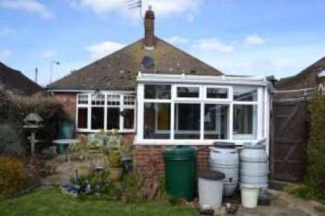  Image of 2 bedroom Bungalow for sale in St. Johns Road Clacton-on-Sea CO16 at Clacton-on-Sea Essex Little Clacton, CO16 8DE