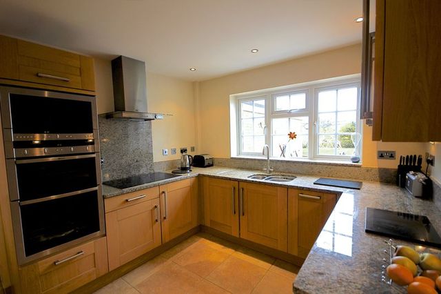  Image of 4 bedroom Detached house for sale in Claydown Way Slip End Luton LU1 at Claydown Way Slip End Luton, LU1 4DU