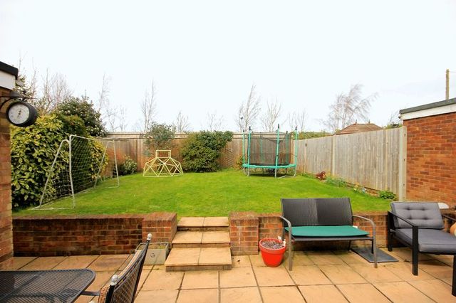  Image of 4 bedroom Detached house for sale in Claydown Way Slip End Luton LU1 at Claydown Way Slip End Luton, LU1 4DU