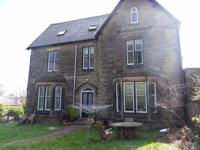  Image of 3 bedroom Apartment to rent in Collegiate Crescent Sheffield S10 at Sheffield, S10 2BJ