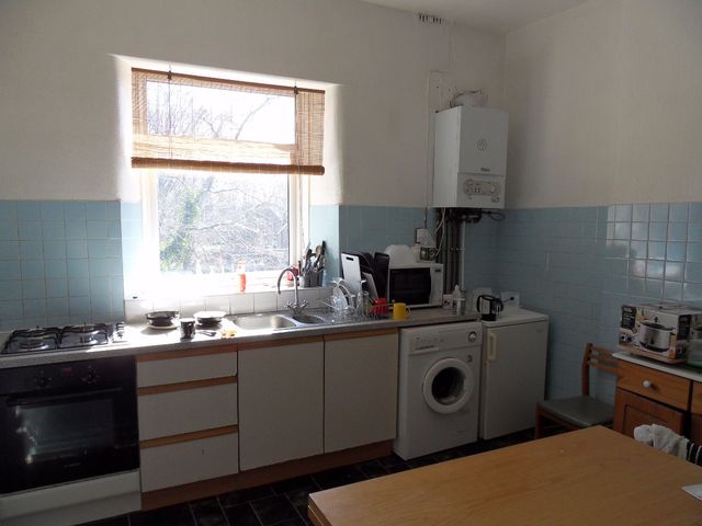 Image of 3 bedroom Apartment to rent in Collegiate Crescent Sheffield S10 at Sheffield, S10 2BJ