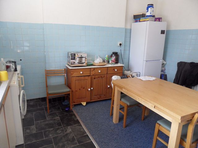  Image of 3 bedroom Apartment to rent in Collegiate Crescent Sheffield S10 at Sheffield, S10 2BJ