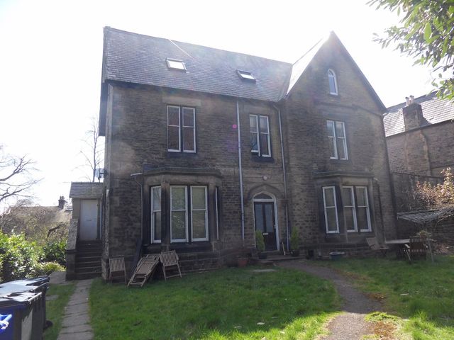  Image of 2 bedroom Apartment to rent in Collegiate Crescent Sheffield S10 at Sheffield, S10 2BJ