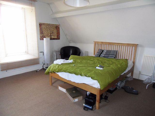  Image of 2 bedroom Apartment to rent in Collegiate Crescent Sheffield S10 at Sheffield, S10 2BJ