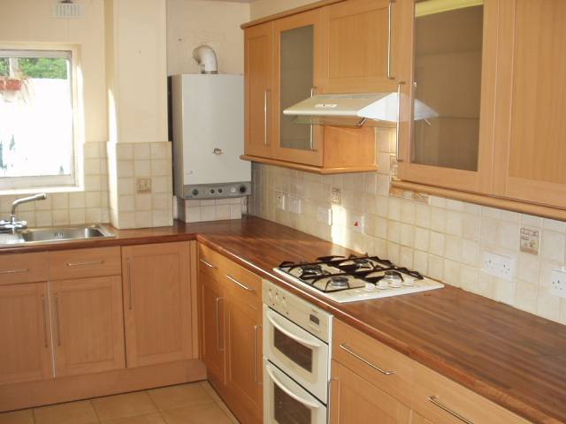  Image of 3 bedroom Terraced house to rent in Community Road Greenford UB6 at Community Road  Greenford, UB6 8XF