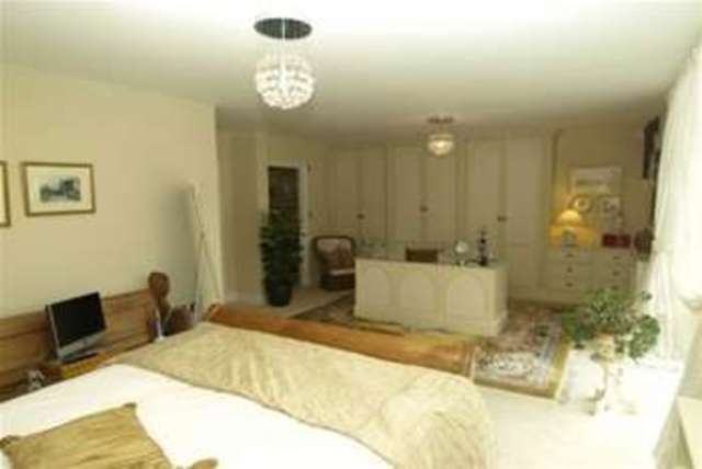  Image of 2 bedroom Flat to rent in Crescent Road Beckenham BR3 at Beckenham, BR3 6NF