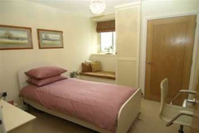  Image of 2 bedroom Flat to rent in Crescent Road Beckenham BR3 at Beckenham, BR3 6NF
