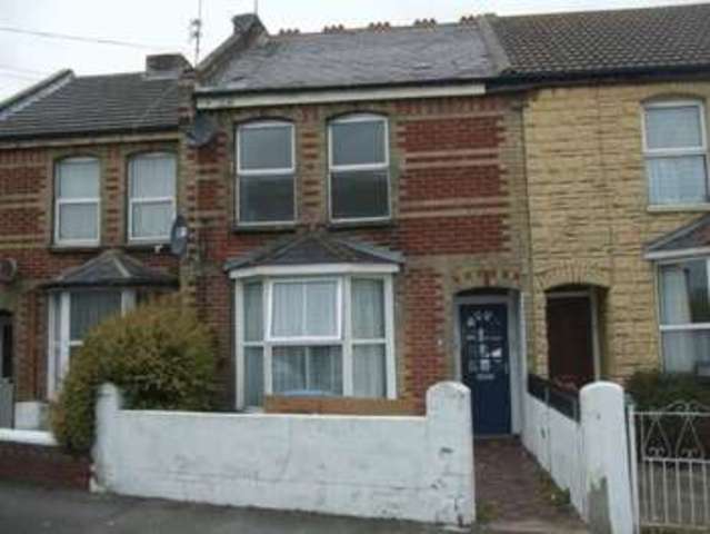  Image of 1 bedroom Flat to rent in Crescent Road Bognor Regis PO21 at Crescent Road  Bognor Regis, PO21 1QG