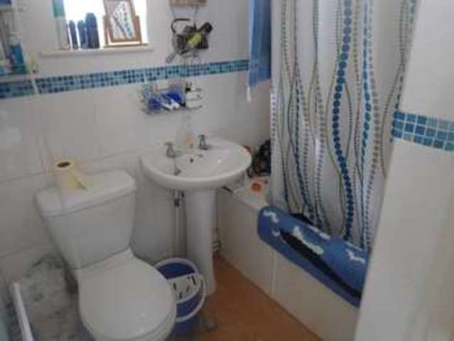  Image of 1 bedroom Flat to rent in Crescent Road Bognor Regis PO21 at Crescent Road  Bognor Regis, PO21 1QG